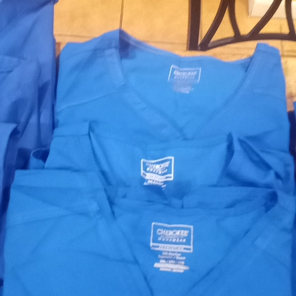 HUGE SCRUBS LOT DICKIES, BUTTER SOFT,CHEROKEE AND OTHERS 15 SETS - Picture 7 of 11